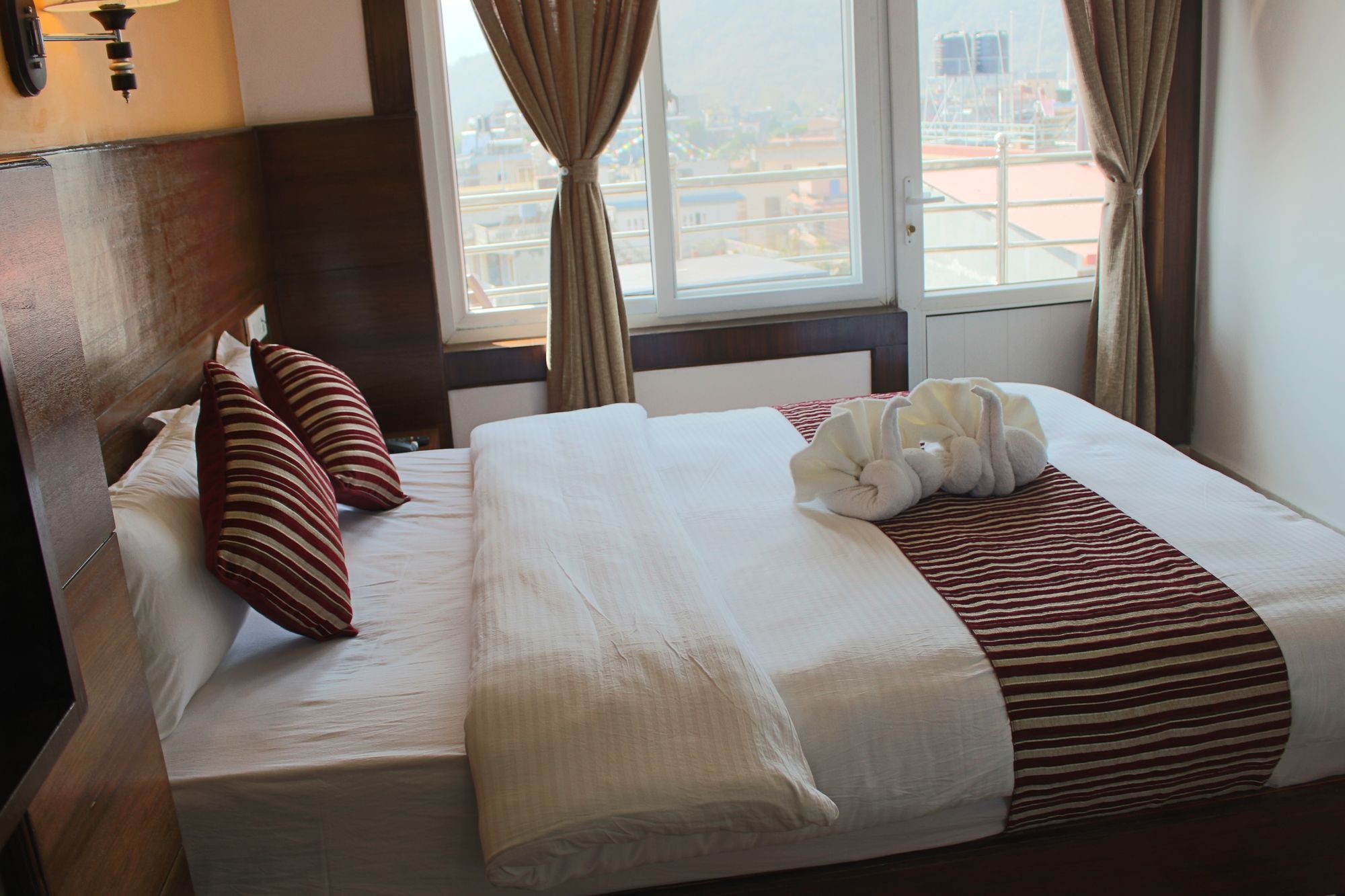 Hotel Lakeside بوكْرا المظهر الخارجي الصورة