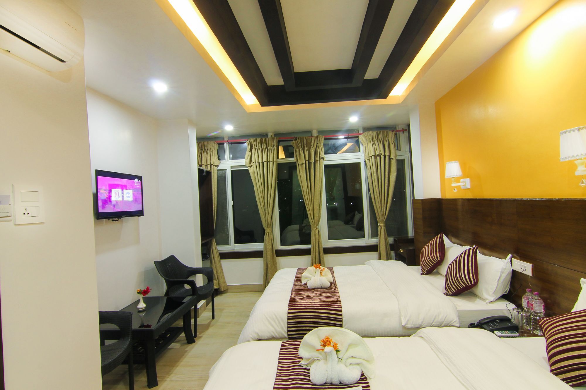 Hotel Lakeside بوكْرا المظهر الخارجي الصورة