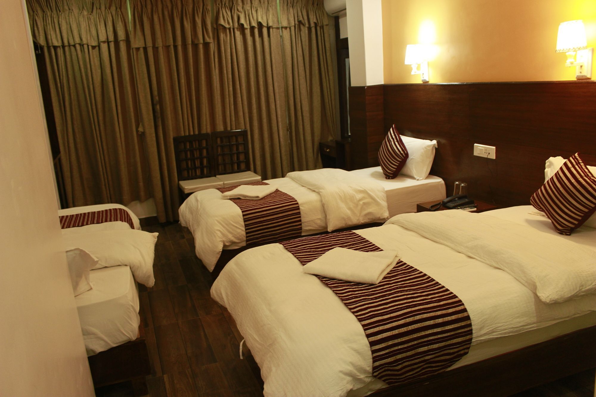 Hotel Lakeside بوكْرا المظهر الخارجي الصورة